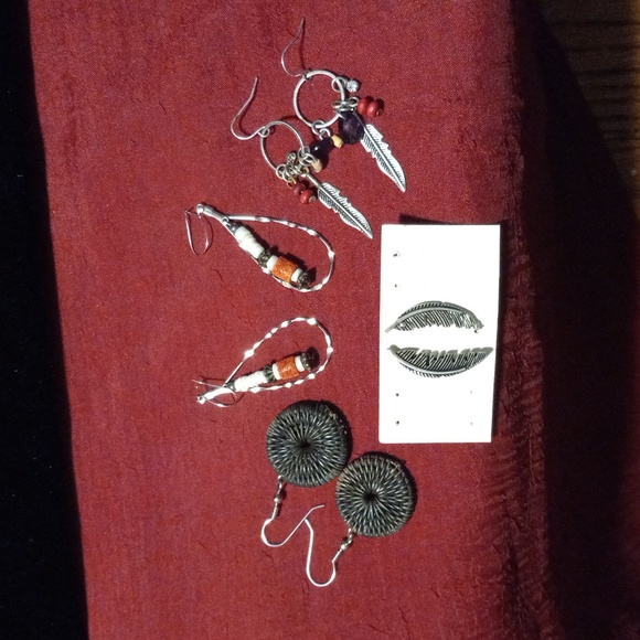 4 pairs of earrings - Picture 1 of 5